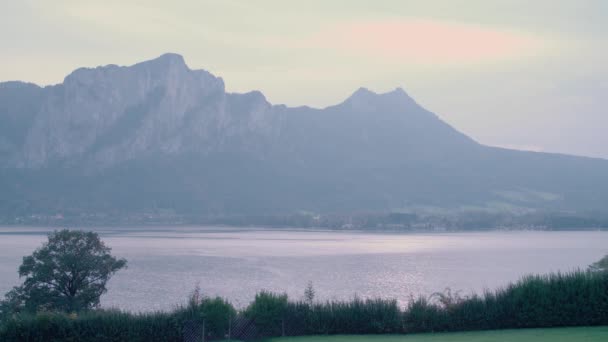 Mondsee Και Drachenwand Βουνό Στην Αυστριακή Salzkammergut Υψηλής Ποιότητας Πλάνα — Αρχείο Βίντεο