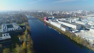 Endüstriyel bölge ve Traun nehri havalanır. Yüksek kalite 4k görüntü