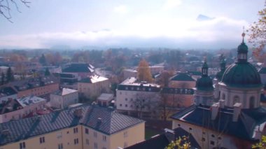 Untersberg ve Hohensalzburg ile Nonntal 'ın Salzburg Panoraması. Yüksek kalite 4k görüntü
