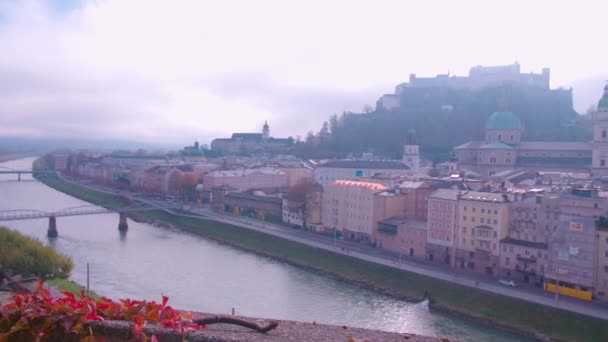 Beroemd Uitzicht Salzburg Historische Stad Salzach Rivier Hoge Kwaliteit Beeldmateriaal — Stockvideo