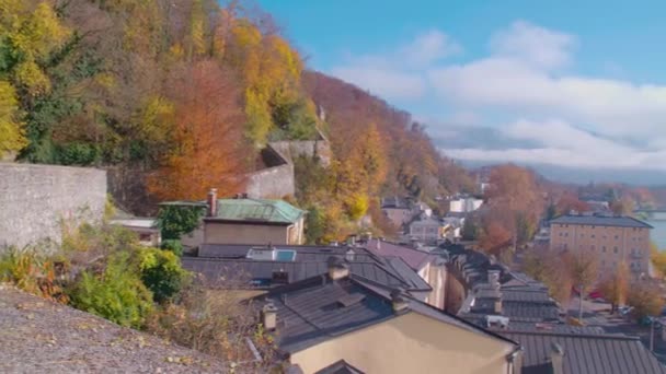 ザルツブルクは カプジネルベルクの町や古代都市の門を一望できます 高品質4K映像 — ストック動画
