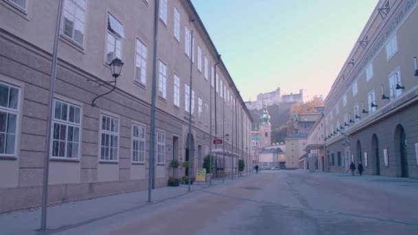 Distrik Festival Salzburg Dengan Menara Gereja Rekaman Berkualitas Tinggi — Stok Video