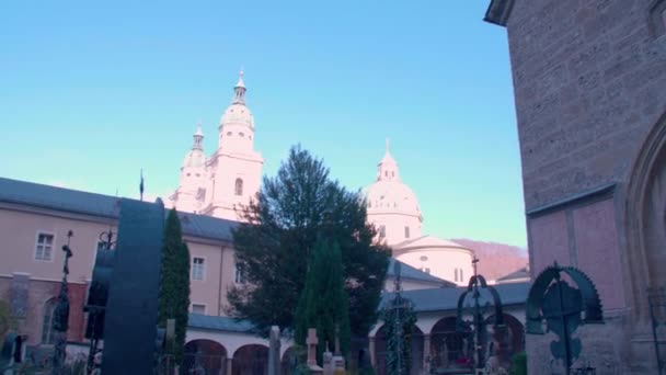 萨尔茨堡圣彼得公墓和要塞高质量的4K镜头 — 图库视频影像