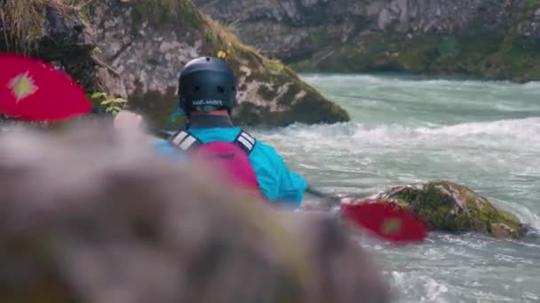 Kayak Groupe Pagayant Dans Rivière Steyr Près Hinterstoder Images Haute — Video