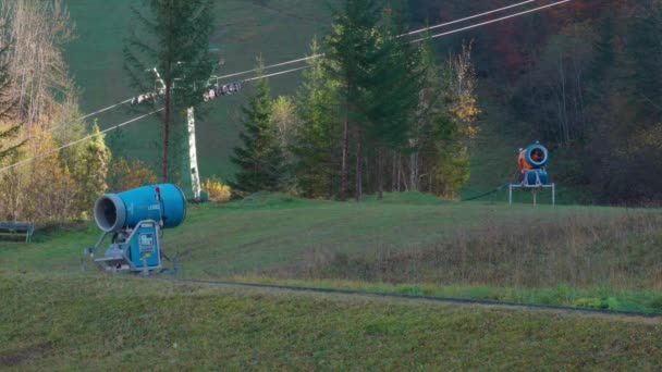 Snow Cannons Ski Lift Green Meadow High Quality Footage — Stock Video