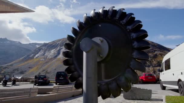 水轮机轮陈列在室外 高质量的4K镜头 — 图库视频影像