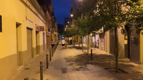 Αστική Οδός Στην Περιοχή Poblenou Της Βαρκελώνης Νύχτα Υψηλής Ποιότητας Royalty Free Βίντεο Αρχείου