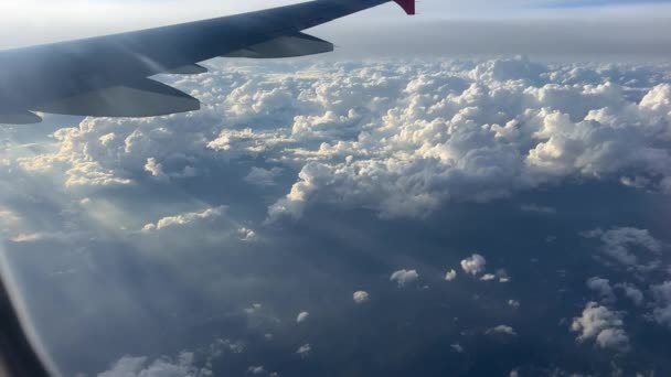 ヨーロッパと飛行機の翼の上の美しい雲の風景 高品質4K映像 — ストック動画