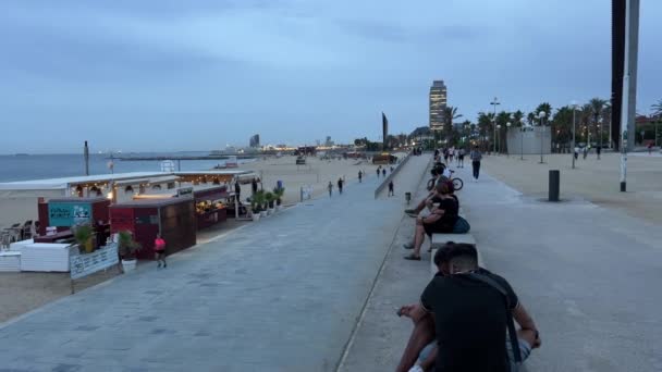 Barcelona Strandliv Skymningen Högkvalitativ Film — Stockvideo