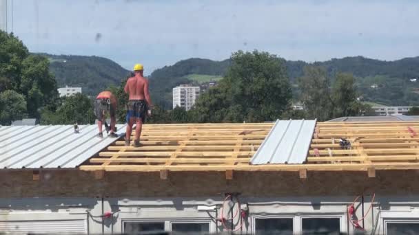 Dachdecker Decken Baucontainer Hochwertiges Filmmaterial — Stockvideo