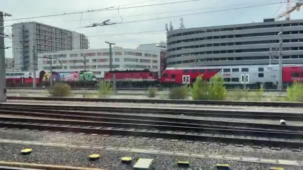 Train Entering Vienna Main Station High Quality Footage — Stock Video