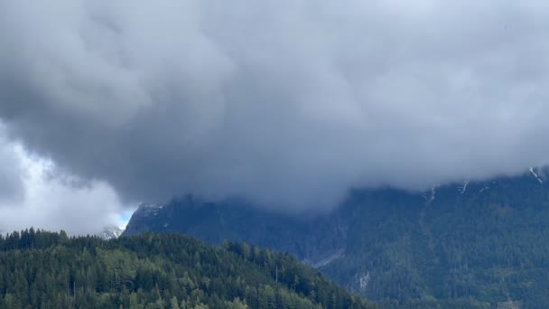 Zeitraffer Des Nebels Vor Dem Alpinen Berg Hochwertiges Fullhd Filmmaterial — Stockvideo