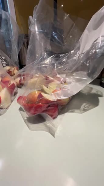 Manzanas Rodajas Bolsas Congelador Imágenes Alta Calidad — Vídeos de Stock
