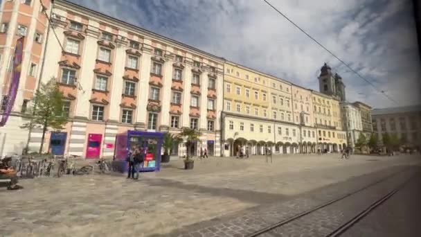 Linz Hauptplatz Com Edifícios Municipais Vistos Eléctrico Condução Imagens Alta — Vídeo de Stock
