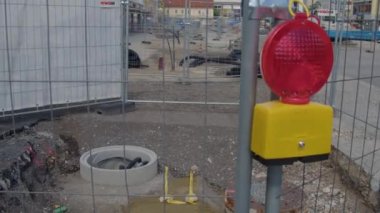 Almanya 'da yol işaretli yayaların olduğu bir inşaat alanı. Yüksek kalite 4k görüntü