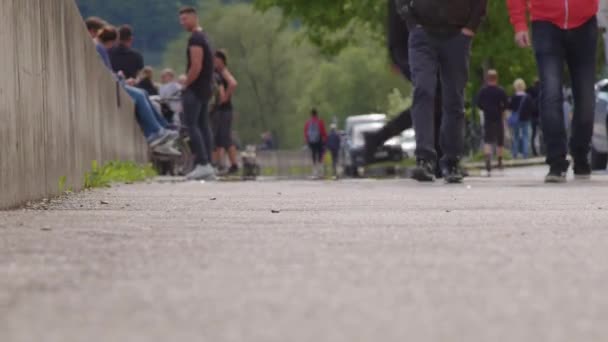 Fußgänger Der Promenade Sommer Hochwertiges Filmmaterial — Stockvideo