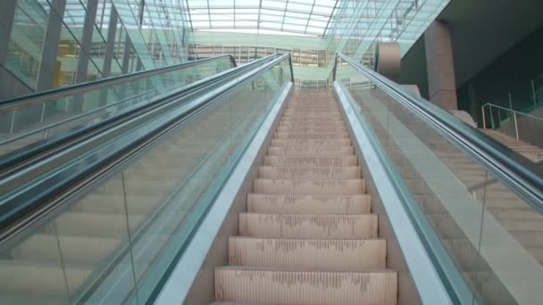 Escalier Roulant Menant Immeuble Bureaux Images Haute Qualité — Video
