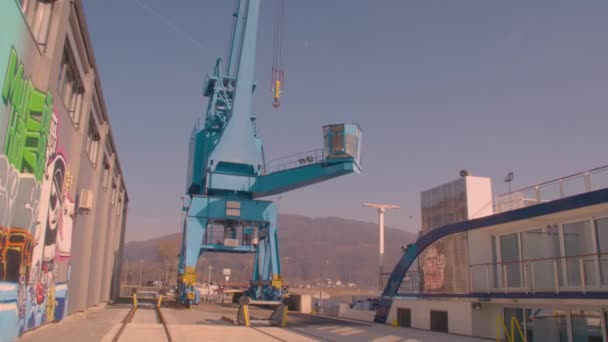 港口的蓝色集装箱起重机 高质量的4K镜头 — 图库视频影像
