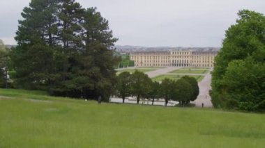 Avusturya, Viyana 'daki İmparatorluk Schoenbrunn Sarayı manzarası. Yüksek kalite 4k görüntü