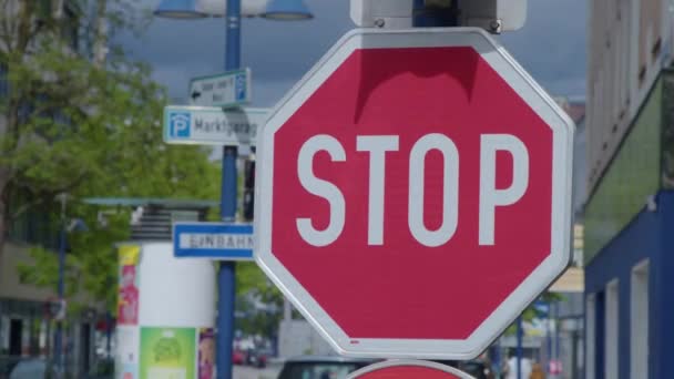 Stoppskylt Vid Stadsområdet Högkvalitativ Film — Stockvideo