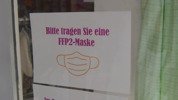 Duits Bordje Waarop Staat Dat Een Ffp2 Masker Moet Dragen — Stockvideo
