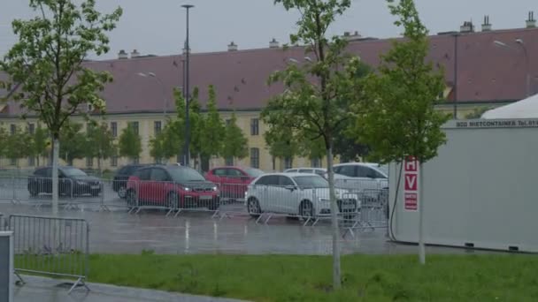 Autó Sor Covid Tesztelőállomáson Bécsben Kiváló Minőségű Felvételek — Stock videók