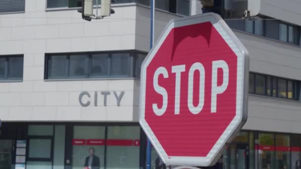 Tanda Berhenti Daerah Perkotaan Rekaman Berkualitas Tinggi — Stok Video