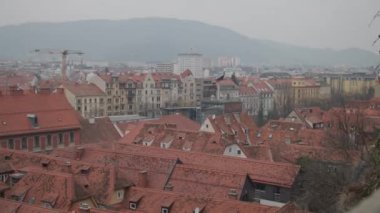 Avusturya 'nın Graz kentindeki tarihi çatılar. Yüksek kalite 4k görüntü