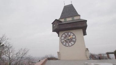 Graz, Avusturya 'daki Uhrturm saat kulesi. Yüksek kalite 4k görüntü