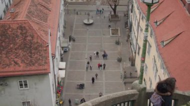 Avusturya, Graz 'daki Schlossbergplatz şehir meydanı. Yüksek kalite 4k görüntü