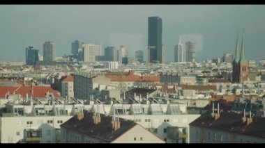Donaustadt 'taki Viyana şehir manzaralı gökdelen binaları. Yüksek kalite 4k görüntü