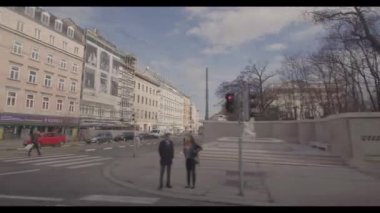 Viyana 'dan geçen otobüs Nussdorfer Caddesi' nde. Yüksek kalite 4k görüntü