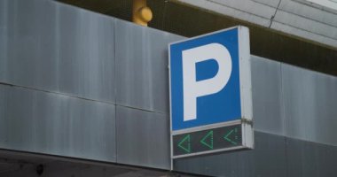 Otoparka giriş tabelası. Yüksek kalite 4k görüntü