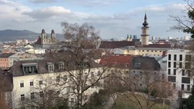 Yukarı Avusturya 'daki Linz şehrinin manzarası. Yüksek kalite 4k görüntü