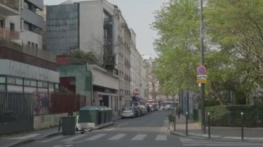 Paris Mahallesi 'nde motosiklet sürücüsü. Yüksek kalite 4k görüntü