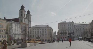 Yukarı Avusturya 'daki tarihi Linz Hauptplatz ana meydanı. Yüksek kalite 4k görüntü