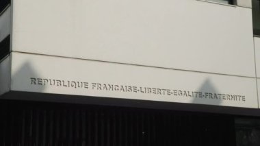 Fransız okulunda özgürlükçü eşitlikçi kardeşlik yazıları. Yüksek kalite 4k görüntü