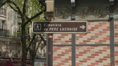Fransa, Paris 'teki Pere Lachaise mezarlığına imza atın. Yüksek kalite 4k görüntü