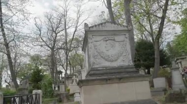 Pere Lachaise mezarlığındaki Levebrve anıtı. Yüksek kalite 4k görüntü