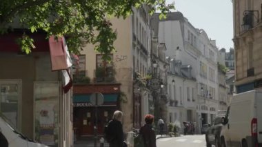Paris Ile de la Cite 'deki şehir caddesi. Yüksek kalite 4k görüntü