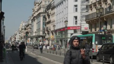 Paris Ile De La Cite 'de trafik. Yüksek kalite 4k görüntü