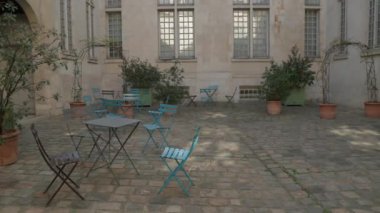 Fransa, Paris 'teki tarihi sarayda veranda. Yüksek kalite 4k görüntü