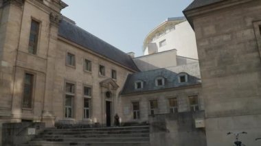 Fransa, Paris 'teki tarihi sarayda veranda. Yüksek kalite 4k görüntü