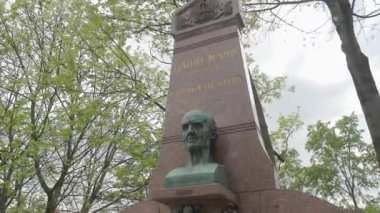 Samuel Hahnemann 'ın mezarı, Pere Lachaise mezarlığının kurucusu, Paris. Yüksek kalite 4k görüntü