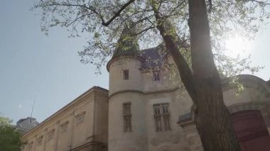Paris Marais bölgesinde güzel bir şehir konutu. Yüksek kalite 4k görüntü