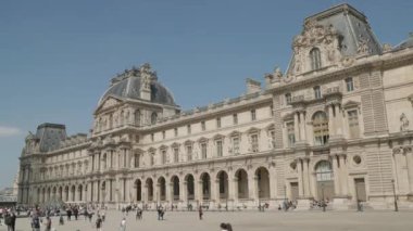 Louvre Sarayı, Paris, Fransa 'da sanat müzesi. Yüksek kalite 4k görüntü