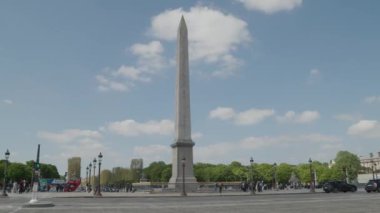Obelisk Paris şehir merkezindeki Place de la Concorde 'da. Yüksek kalite 4k görüntü