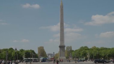 Obelisk Paris şehir merkezindeki Place de la Concorde 'da. Yüksek kalite 4k görüntü