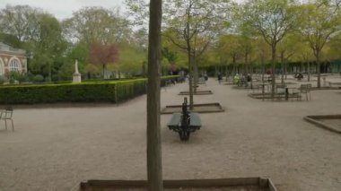 Paris, Fransa 'daki ünlü Jardin Du Lüksemburg parkı. Yüksek kalite 4k görüntü