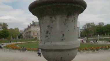 Lüksemburg Sarayı Paris, Fransa 'daki ünlü Jardin Du Lüksemburg' da. Yüksek kalite 4k görüntü